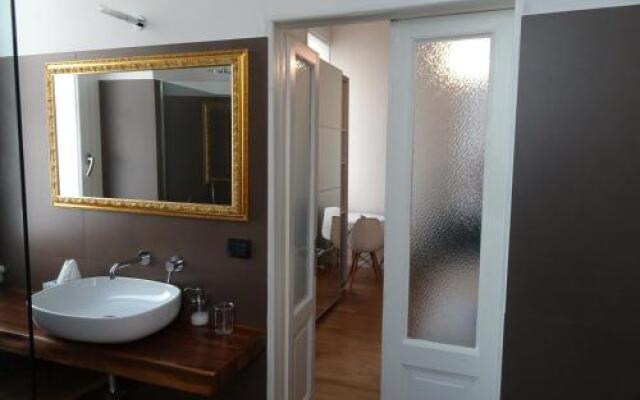 Blue design suite in Casa epoca Isola Garibaldi