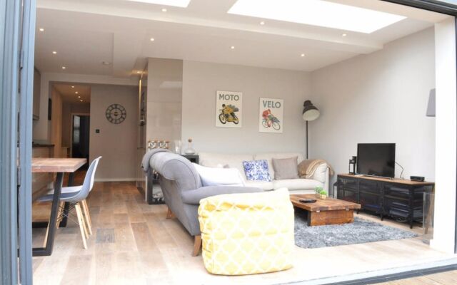 Spacious 2 Bedroom Flat With Garden