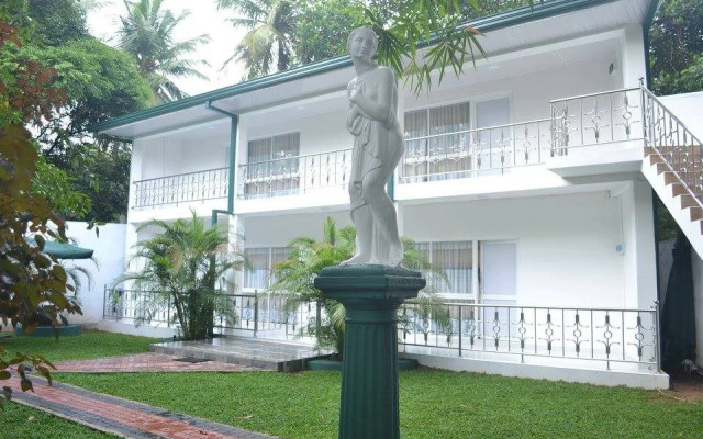 White Palace & Nice Place