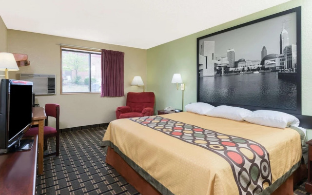 Super 8 Twinsburg/Cleveland Area