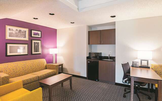 La Quinta Inn & Suites by Wyndham Fort Worth North