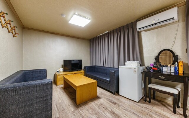 Jecheon W