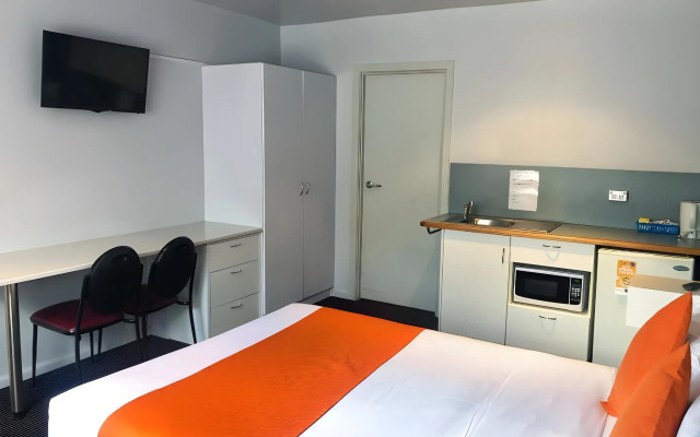 Waterfront Lodge Motel