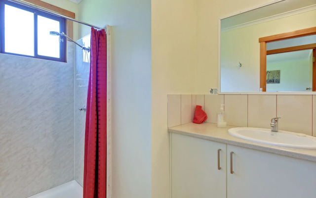 Sharonlee Strahan Villas