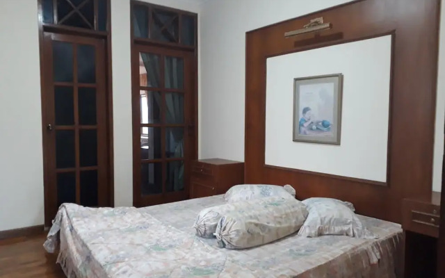 Villa Beverly Hills Puncak for 50 pax