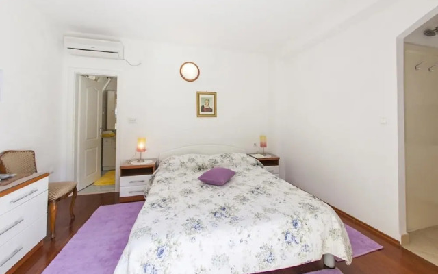 Cvita - 150 m From Pebble Beach - SA1