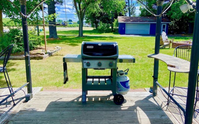 Elk Rapids Lakeshore Inn