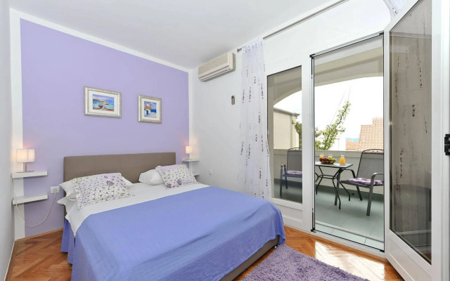 Apartments & Rooms Petra