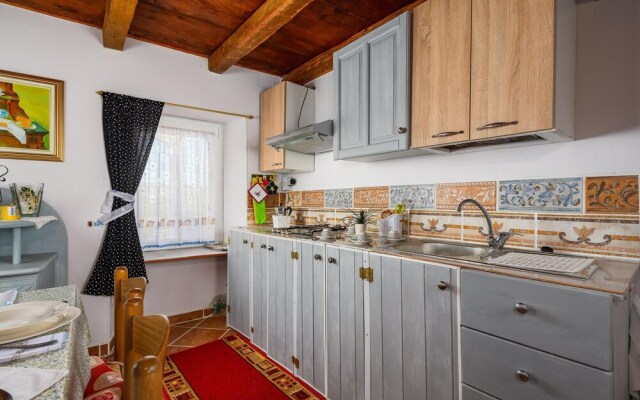 Beautiful Home in Vizinada With Wifi and 2 Bedrooms