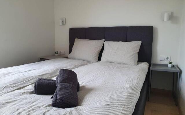 2.5 kambarių butas per du aukštus su baseinu