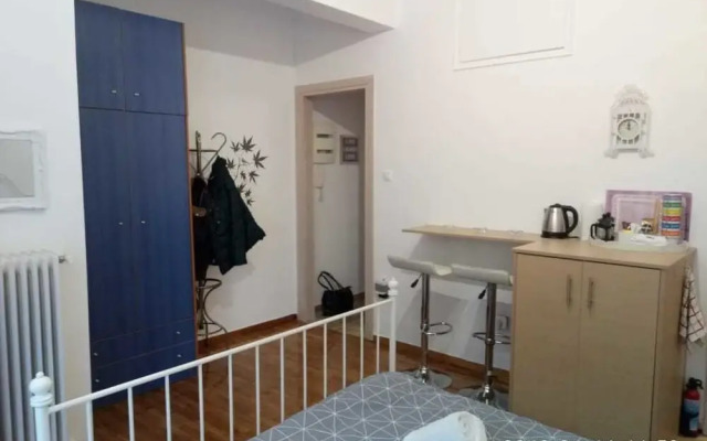 Modern ideally located studio apartment