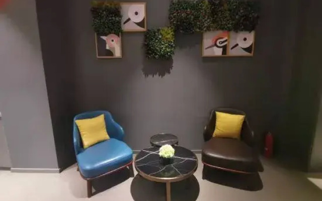 Homeinn·neo(Shiyan Wuyan Pedestrian Street Hong Kong City)