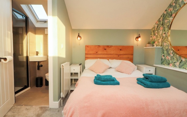 10 Keekle Terrace