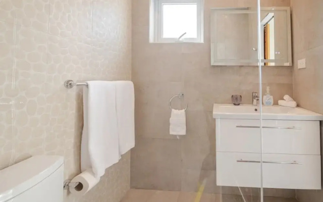 Modern Trestrapi Beach Villa 8 bed 8 Bath 2 Pools