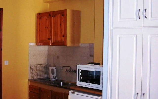 Alexatos Studios & Apartments