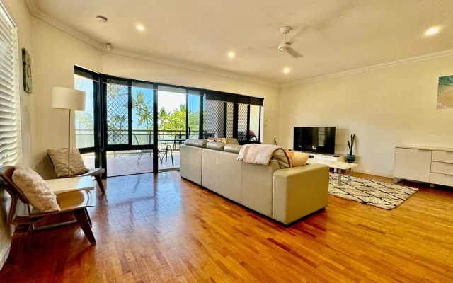 Lighthouse Apartments on The Strand - 2