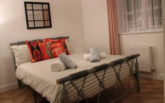 Impeccable Spacious 1-bed Apart in London Dagenham