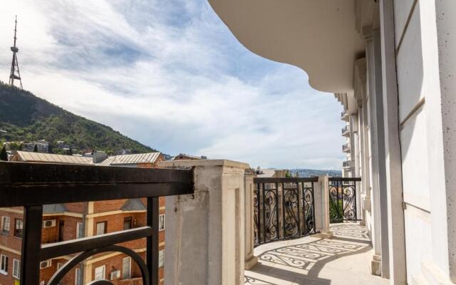 Luxury 4 Bedroom Apartment