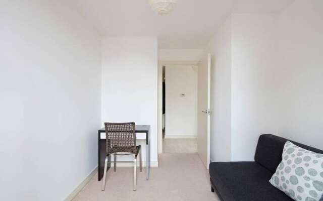 Sleek & Spacious 4 Sleeper, 5 Mins to Moorgate