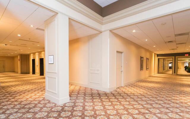 Adam's Mark Hotel & Conference Center