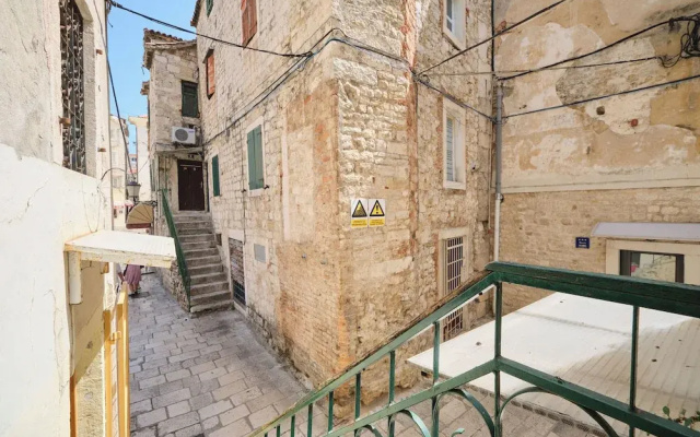Apartment Galeriana Palace by Litto
