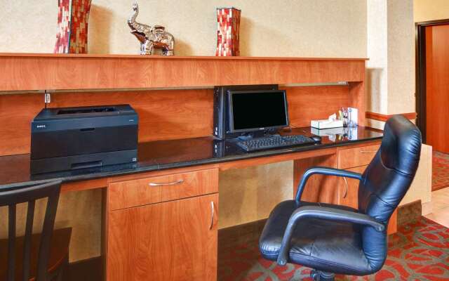 Quality Suites Near Cedar Creek Lake