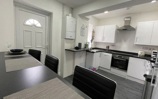 Large 6 bedroom house in Smethwick