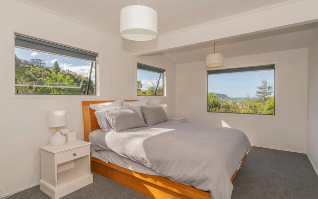 Hillside Haven - Tairua Holiday Home