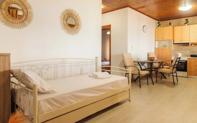 Sea Breeze Oasis-Tranquil Coastal Escape