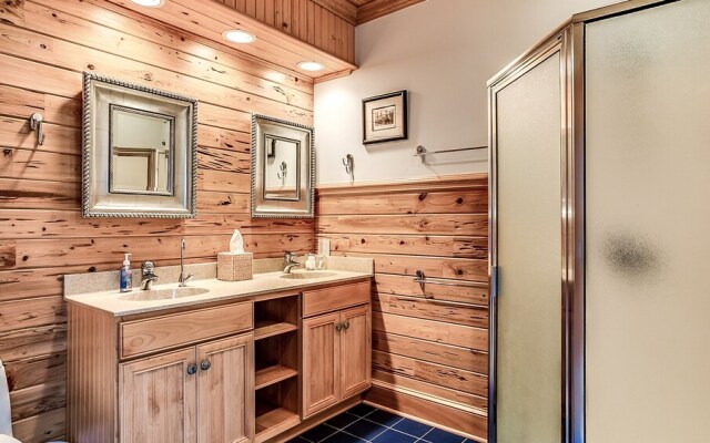Boat House by Peace Vacations