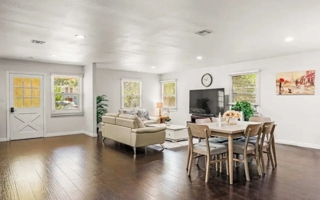Not Affected by the Fire/spacious Retreat w/ Large Kitchen & Outdoor Patio
