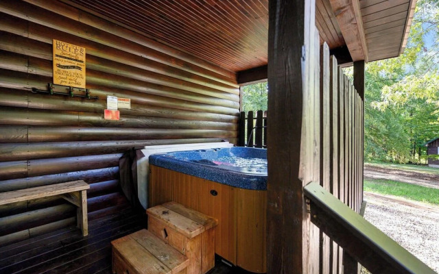 Sunset Ridge Cozy Cabin for 6