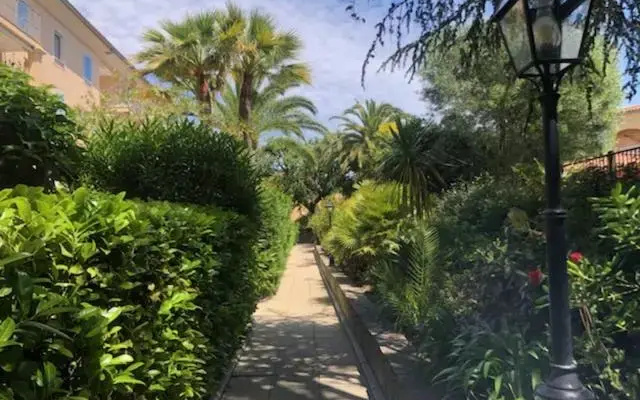 Belle residence au centre de Saint Tropez avec piscine et garage