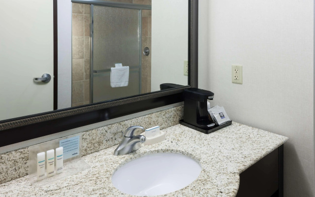 Hampton Inn & Suites Omaha-Downtown