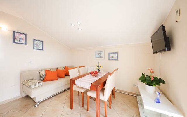 Apartments 150m from beach with parking