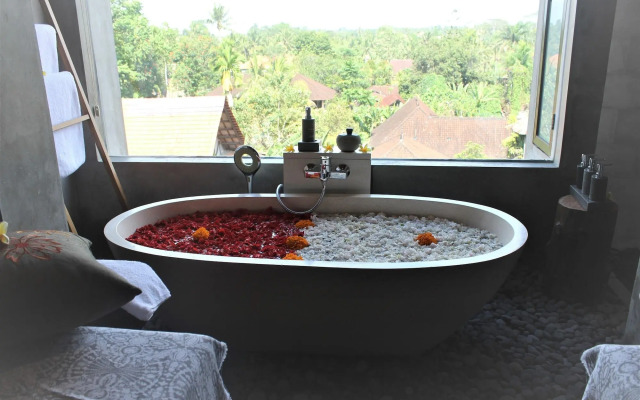 Purana Suite Ubud