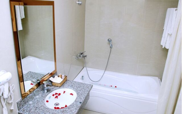 Seafront Hotel Da Nang