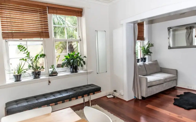 Chic Quiet Apt Close to Everything H404