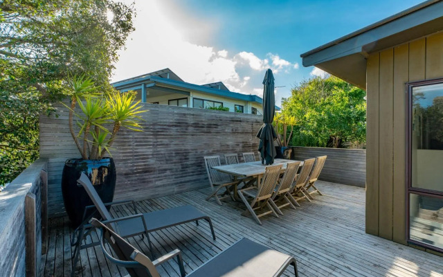 WHISPERING TEA TREE On Surf