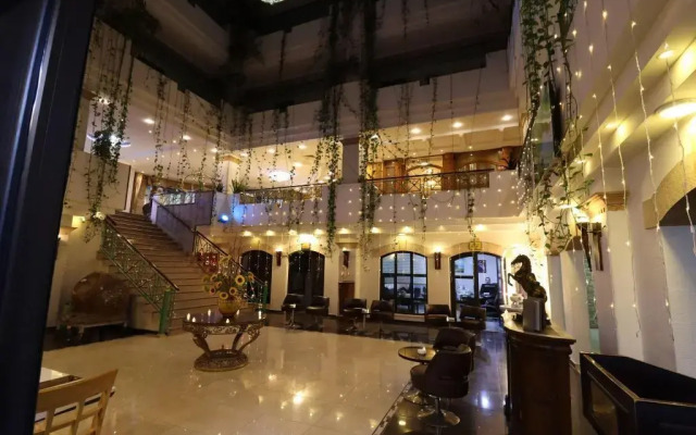 Larsa Hotel