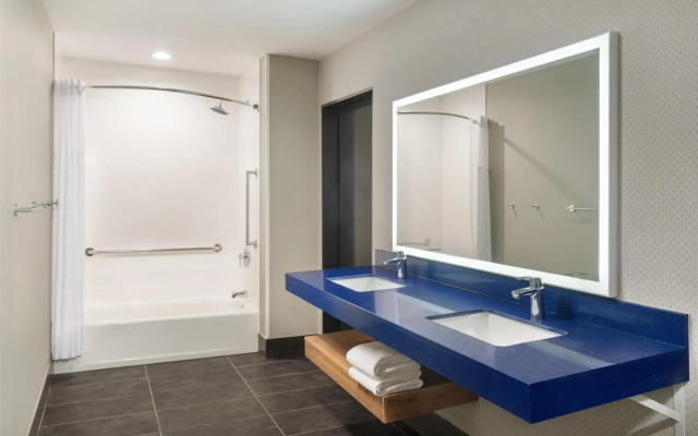 GLō Best Western Tulsa East Route 66