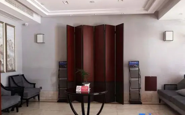 Oriental Roman Holiday Hotel