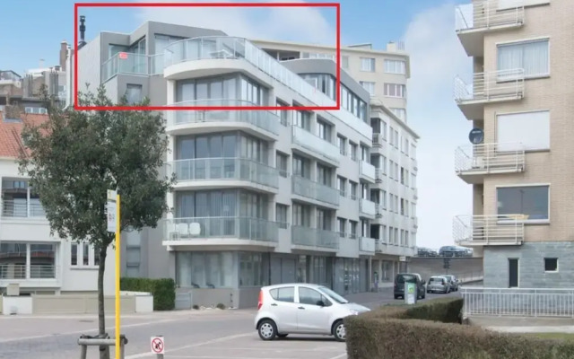 Penthouse in Ostend With sea View Dining