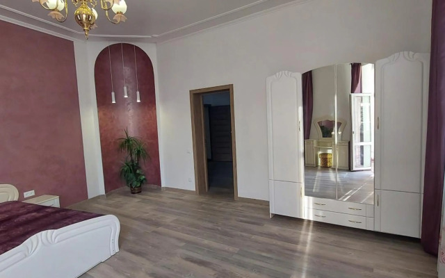 Apartment on Dudayeva 17