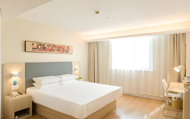 Home Inn JiNan Railway Station Square