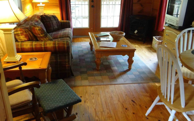 Engadine Inn & Cabins
