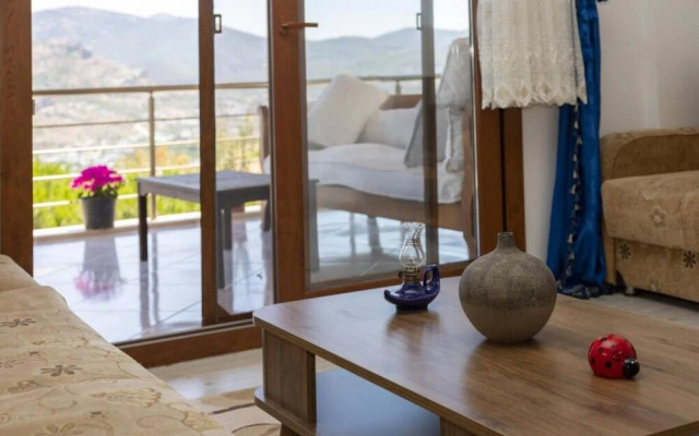 3 BR Comfy House with Peaceful View in Yalikavak