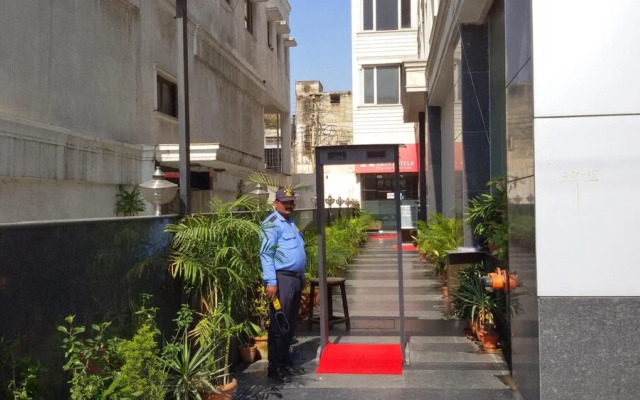 Karon Hotel - Lajpat Nagar