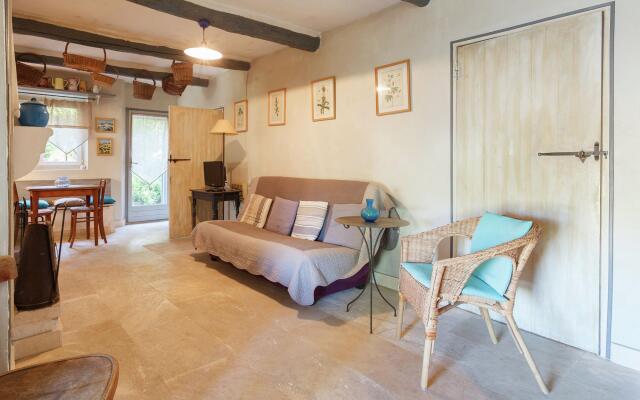 Rustic Cottage in Oppede With Shared Pool