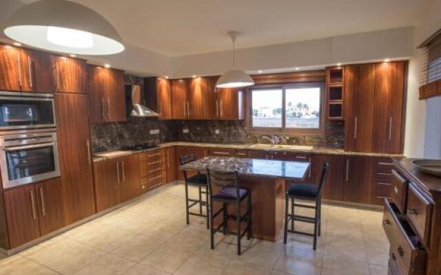 Sunshine Luxury House